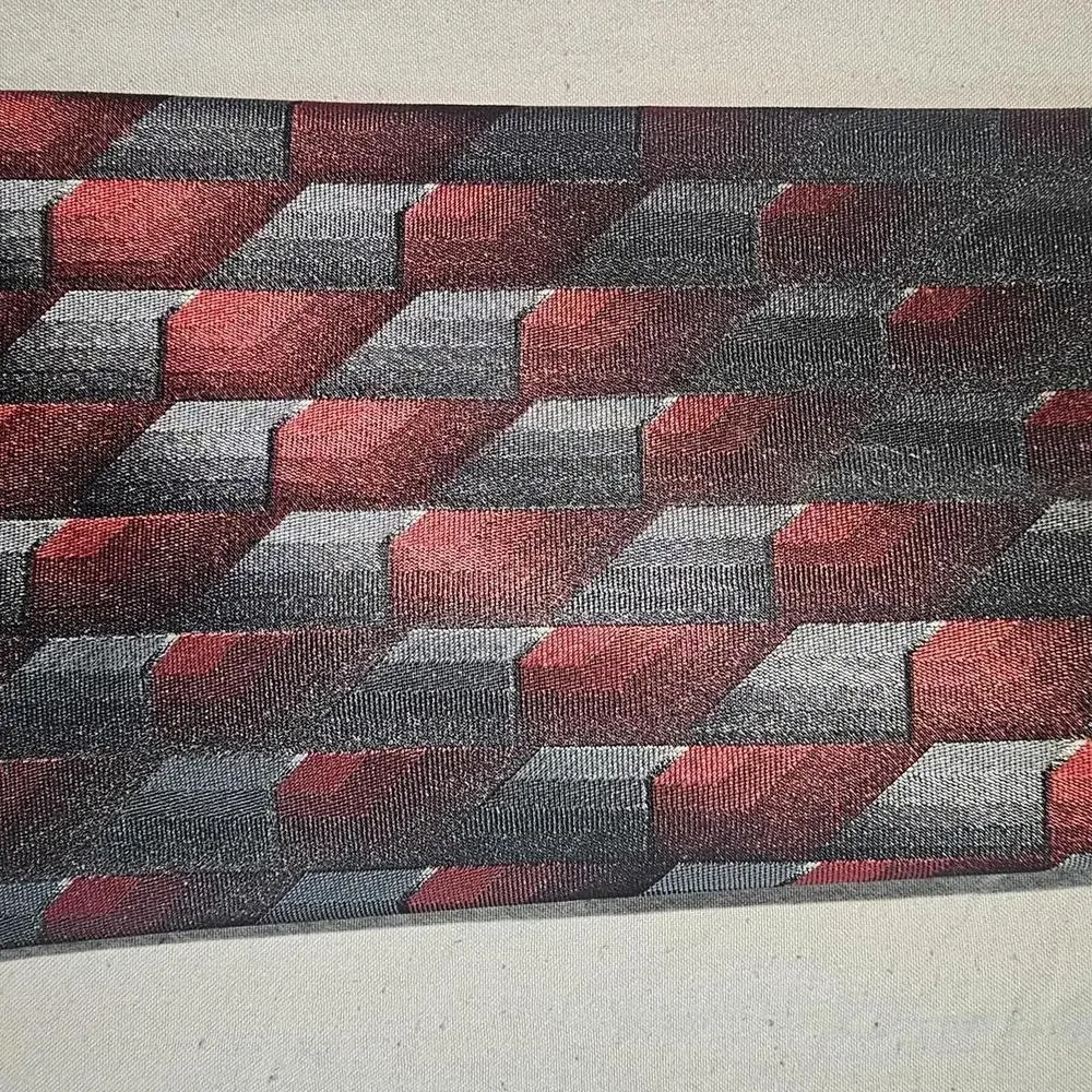 Men's Geometric Patterned Tie in Red and Gray